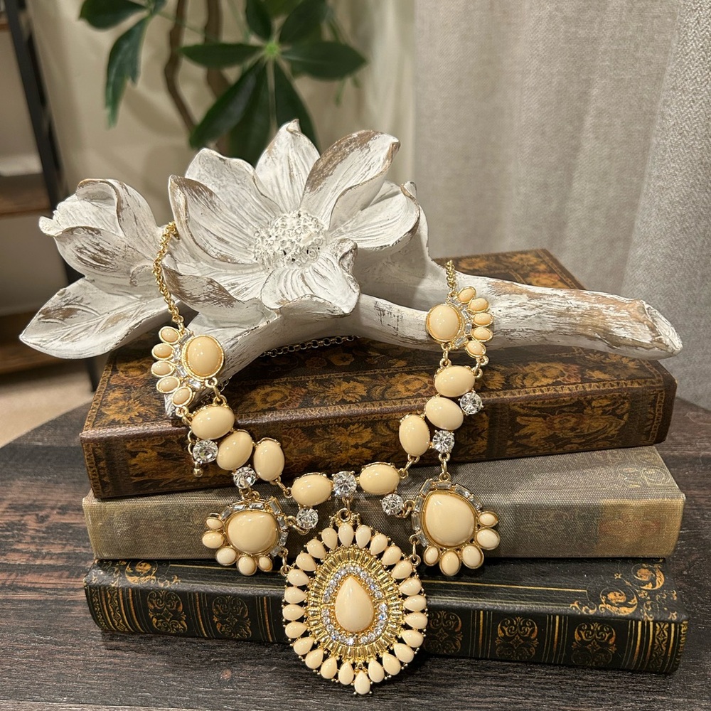 Elegant New York & CO Cream and Gold Statement Necklace